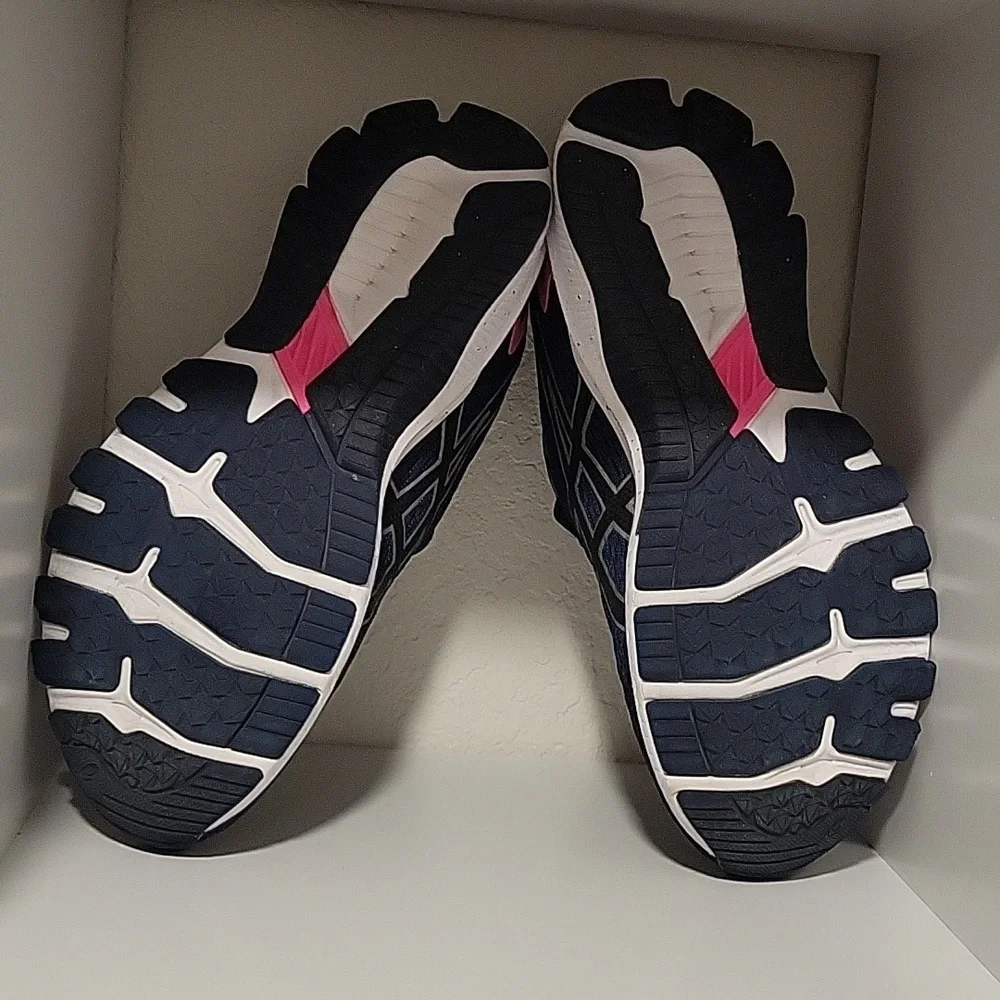 ASICS - Picture 2 of 3